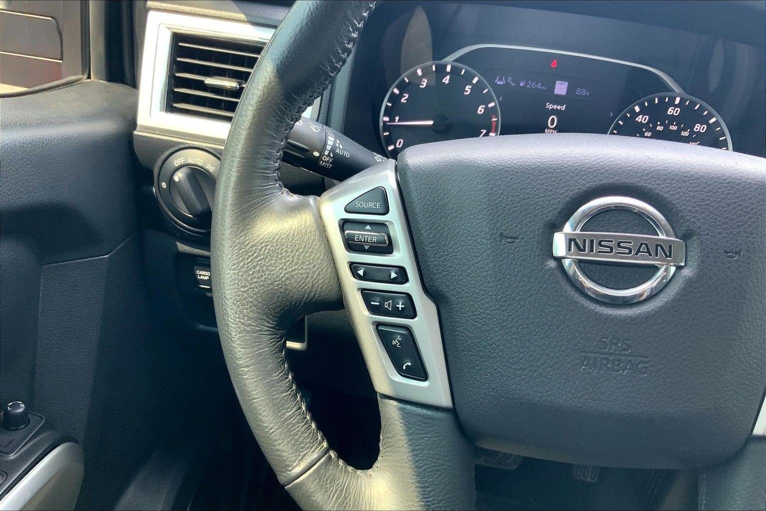 2022 Nissan TITAN Crew Cab SV 4x4