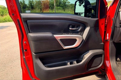 2022 Nissan TITAN Crew Cab SV 4x4