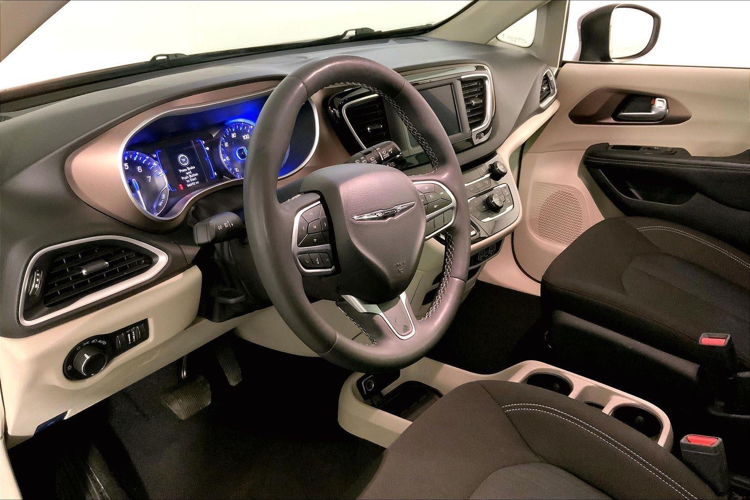 2024 Chrysler Voyager LX