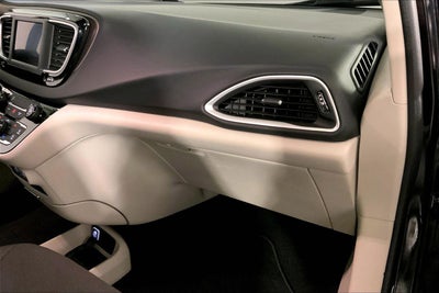 2024 Chrysler Voyager LX