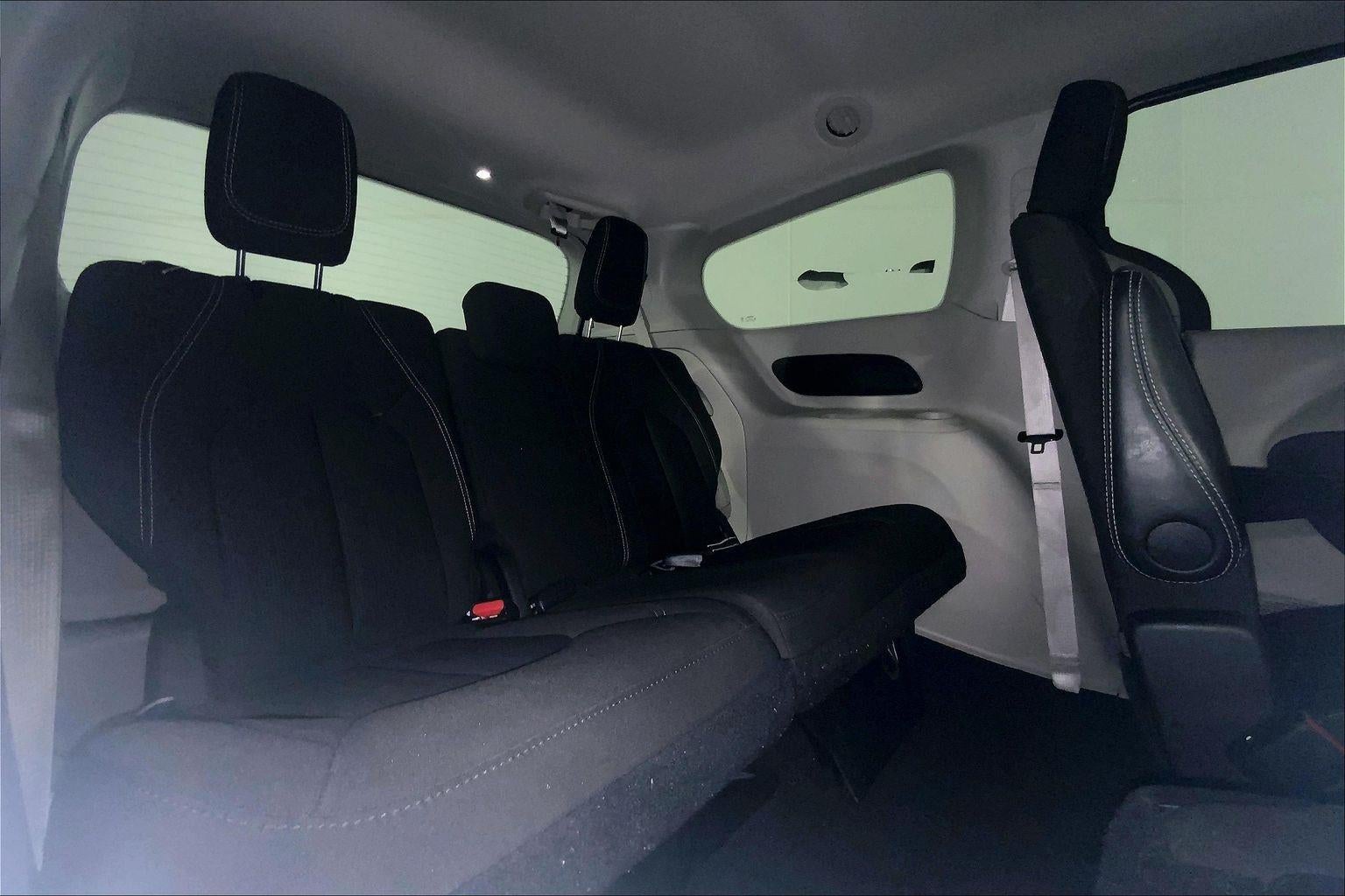 2024 Chrysler Voyager LX