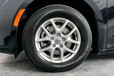 2024 Chrysler Voyager LX