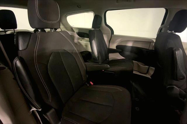 2024 Chrysler Voyager LX