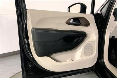 2024 Chrysler Voyager LX