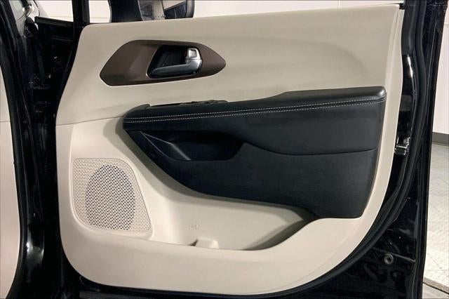 2024 Chrysler Voyager LX