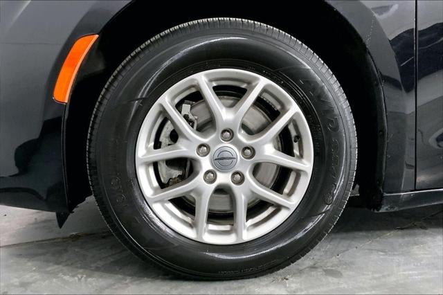 2024 Chrysler Voyager LX