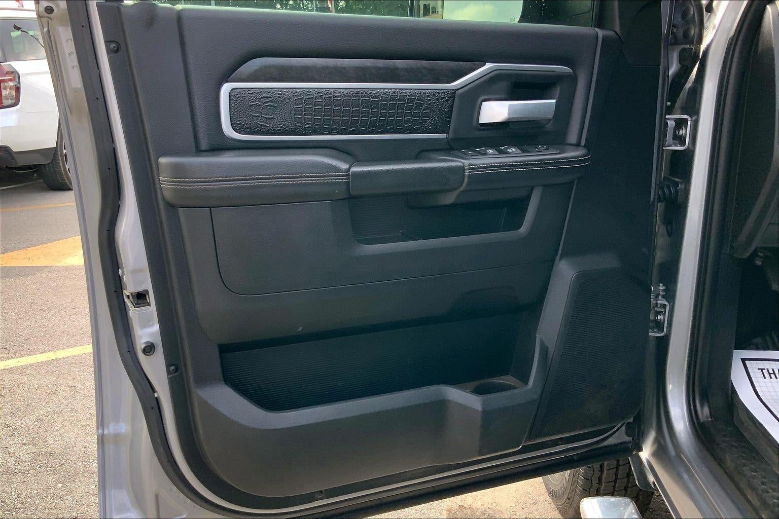 2022 RAM 3500 Big Horn Crew Cab 4x4 8' Box