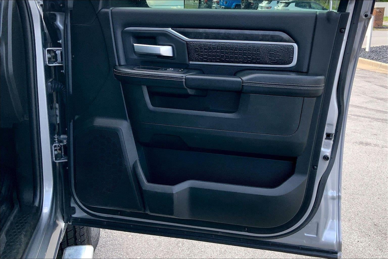 2022 RAM 3500 Big Horn Crew Cab 4x4 8' Box