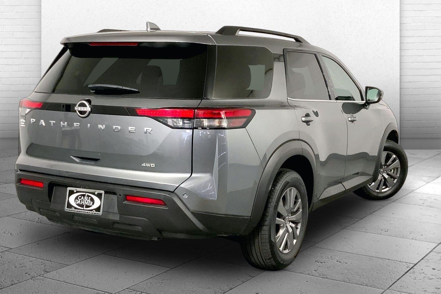 2025 Nissan Pathfinder SV