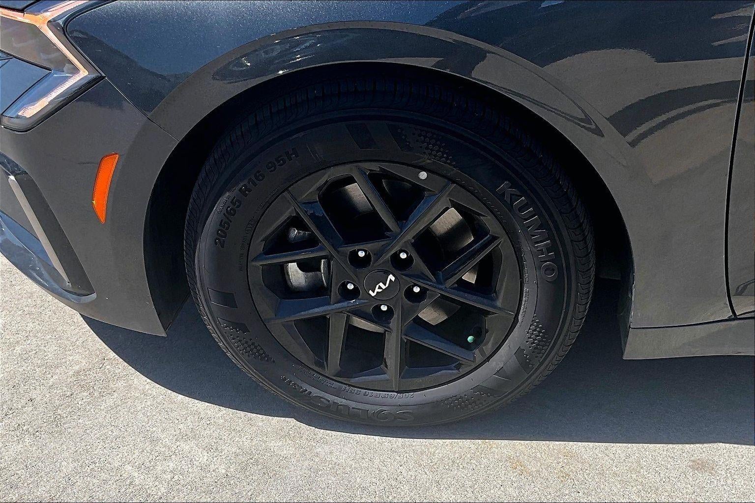 2025 Kia K5 LXS