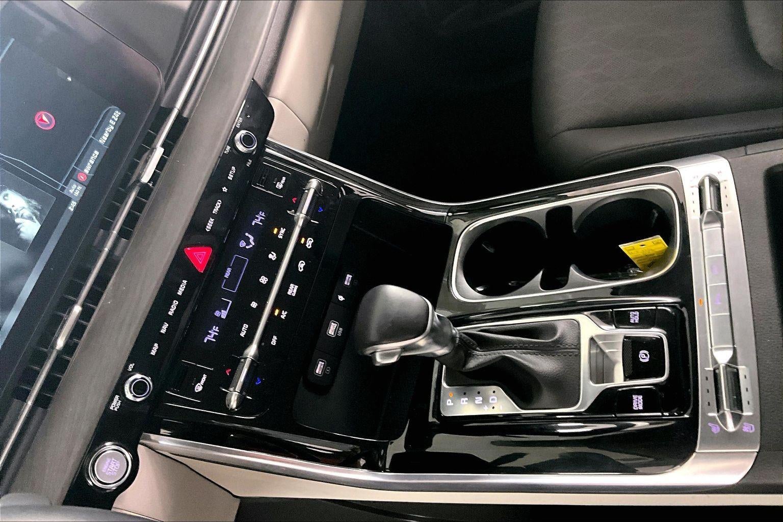 2023 Kia Carnival SX